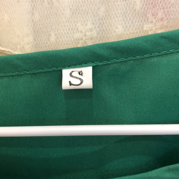 Green ruffle sleeve dress - Picture 2 of 3